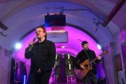【動画】U2のボーカル（ノーベル平和賞ノミネート3回）、キーウの地下鉄で命懸けのライブ決行　