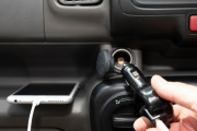 車のシガーソケットからＡＣのコンセント使えるやつ持ってる人いる？？