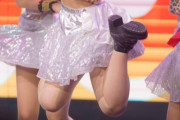 【悲報】アイドルさん、ライブ中に脚がメチャクチャになってしまう