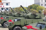 中国陸軍の某陸軍駐屯基地に新型装輪式対空機関砲システムを配備！