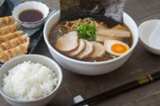 ラーメンライスとかいう謎文化w