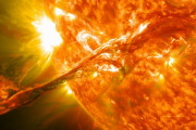 大規模な「太陽フレア」で通信や放送に2週間程度の断続的な障害発生か…総務省！