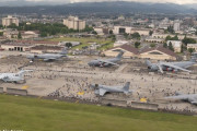 米軍横田基地で日米友好祭が開催、2日間で19万3千人が来場…米軍大型輸送機の機内見学も！
