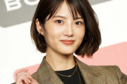 元乃木坂46若月佑美、ハイトーンヘアで雰囲気ガラリ 美脚際立つオフショットに「雰囲気全然違う」「髪型も衣装も似合いすぎ」の声