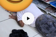 【動画】コンビニで床オナを楽しむおっさんが発見される