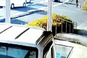 【静岡】こんなに怖い高齢者の運転。暴走車に弾かれた車が親子を襲ってしまう。