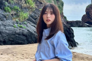 【画像】井手上漠くん、ミニスカを履いて海に行ってしまう