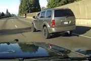 【動画】完璧なPITマニューバで逃走車を停止させるパトカー。