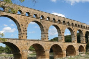 【画像】ローマ人が2400年前に作った水道橋がこちらｗｗｗｗｗｗ