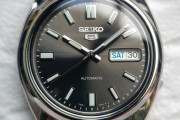 今朝受け取ったばかりのセイコー5 SNXS79【プアマンズデイトジャスト】