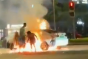 中国　電気自動車が突然炎上🔥🚙🔥🔥