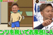 キャッチャーの彼氏が服が無いので裸で野球してる(´；ω；｀)