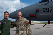空自隊員と米空軍パイロットがワッペンを交換など交流…日米豪共同訓練「コープノース2023」！