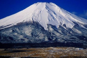 富士山麓でまれに現れる幻の湖 ｢赤池｣ 精進湖と地下でつながってる説を否定する研究結果