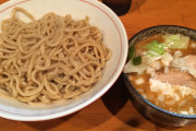 ビーフシチューにラーメンいれるとうまい