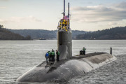 米海軍のシーウルフ級攻撃型原潜が南シナ海で水中衝突、現在グアム基地に向け帰投中