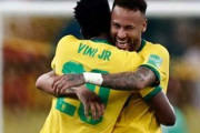 【ブラジル代表】ブラジル人Jリーガーがネイマールやヴィニシウスら“現役セレソン”と肩組みショット披露！「また会えて嬉しいよ兄弟」