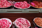 彡(ﾟ)(ﾟ)「腹減ったなぁ…寿司や焼肉やデザートが食い放題で安い店とかないよなぁ」 (´・ω・｀)「…」