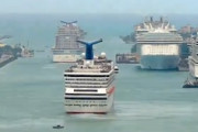 大型客船は真横に動ける。日曜日のマイアミ港を撮影した映像が楽しい。