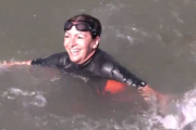 【動画】パリ五輪まで6日　パリ市長、どう見ても下水ドブのセーヌ川を泳ぎ水質の高さに太鼓判「最高！」※道頓堀の6倍汚染