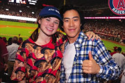 ネイサン・チェン選手 と 大谷翔平さんのTシャツを着たマライア・ベルさん　～エンジェルス マガジン 2022 第5号～