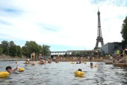 フランスのセーヌ川 102年ぶりに遊泳解禁　8月末まで無料開放　2300億円超の水質対策の末