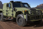 米軍の汎用4輪駆動車「ハンヴィー」ついに顔変わる、誕生から40年…新型「セイバー」の実力は！