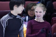 羽生結弦がアレキサンドラ・トゥルソワとシンクロ4回転トウループ成功！ 「体幹強くてバネがある」