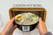 【動画】日本の駅ナカのラーメン自販機が面白い