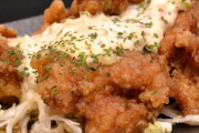 一緒にご飯に行って料理をシェアするときに変な場所から取るのが気に障る。いいところを自分だけ選んでる気がして引く。
