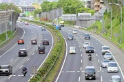 自動車学校が車カスに注意喚起「高速道路は車間距離を詰めても早く着きません」