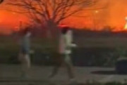 【動画】 神奈川県藤沢市大庭 親水公園で火事 「めっちゃ燃えてる」「やばすぎるから119しといた」