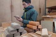 日本の木工技術で作る木製メガネケース 工具と治具にも注目