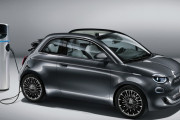 FCAが新型「フィアット500」を世界初公開　デザインは踏襲しつつ100％電気自動車に