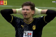 ◆ブンデス珍◆ドルトムントGKコーベルさん、エリア外でクリアしようとしてスカッ！ボールの勢いは緩むはずもなく?