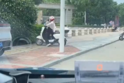 【悲報】女さん、バイクの運転が下手すぎて草むらに吸い込まれるｗｗｗｗｗ