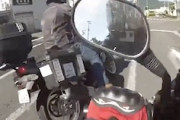 宝塚市でバイク同士のひやっと動画。ノールックでそれはやめて！