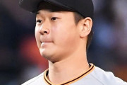 巨人・中川にアクシデント　練習中、ボールが当たり鎖骨付近を抑える