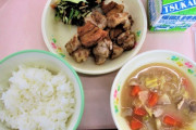 給食のおばちゃん(42)、給食の材料を節約して差額798万円を横領してしまうｗｗｗ