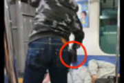 【動画】 深夜の電車内でスリ、一部始終をカメラが捉える ⇒ 犯人の正体に衝撃走る