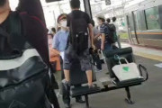【動画】撮り鉄さん、駅員の胸ぐらを掴むもビビって即逃走ｗｗｗｗｗ