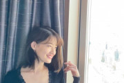中田花奈さん、セクシーグラビアのオフショット写真を公開！！！【元乃木坂46】