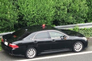 高速走ってる覆面パトカー、みんな見破っててすごいね