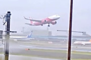 【動画】福岡空港が台風10号でゴーアラウンド祭り。着陸を諦めて目的地を変更する飛行機も。