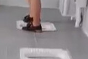 【動画】 女子従業員らがサボるのを防ぐための中国のトイレ、あまりにエグい・・ 衝撃動画