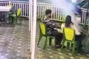 【動画】新婚旅行中の悲劇。BBQ燃料噴射で女性が重度の火傷を負う。