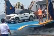 【動画】この大きく上下するフェリーから車で下船する勇気w(ﾟoﾟ)w