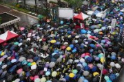 台湾人「香港頑張れ！」台湾で香港の民主化支援デモ！大雨の中10万人が参加（台湾の反応）