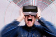 (´・ω・`)「新型VRを開発したよ」彡(^)(^)「エッッッッ！！！」