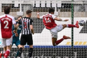 アーセナル、オーバメヤンのジャンピングボレー弾などニューカッスルに2-0快勝！リーグ3戦ぶりの勝利